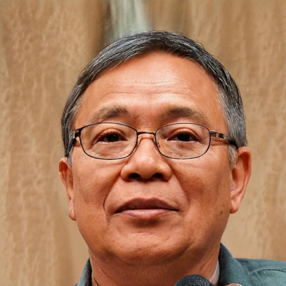 Profesional financiero implementando nuevas estrategias