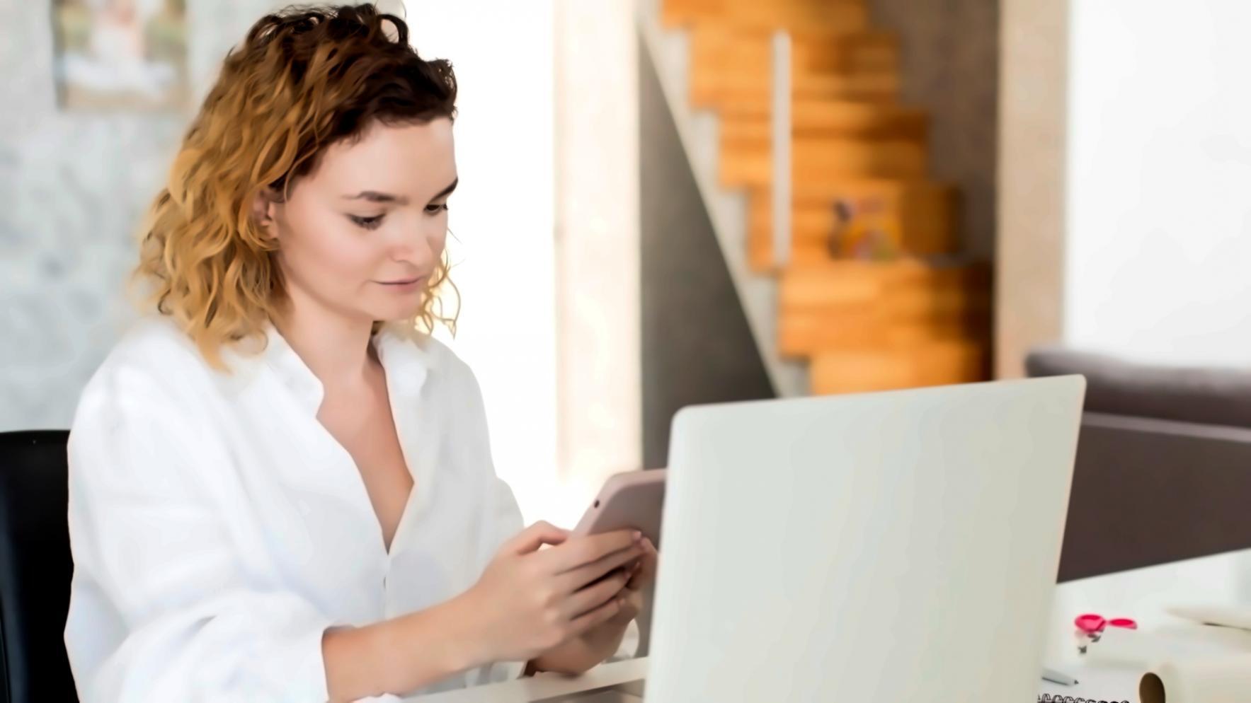 Equipo de valorexiluna trabajando en estrategias financieras